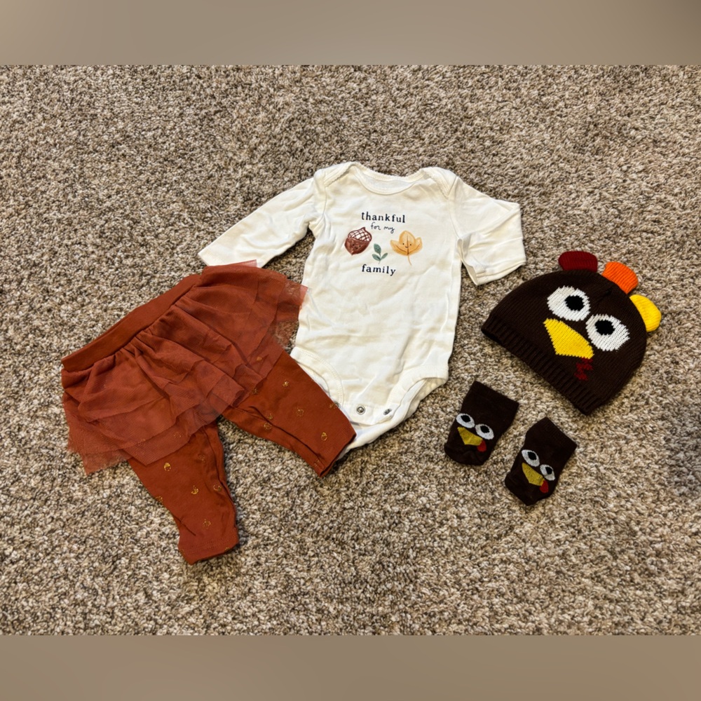 Carter's Thanksgiving Baby outfit with Turkey Hat 3m